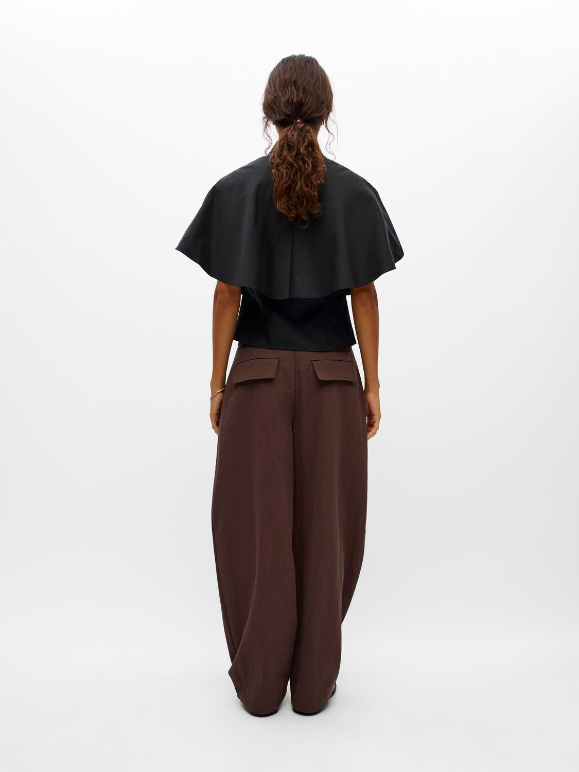 model_shot-back